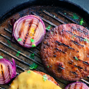 barbecue fatto con bistecche di soia
