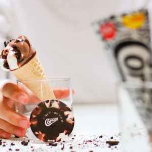 diversi coni di gelato confezionato
