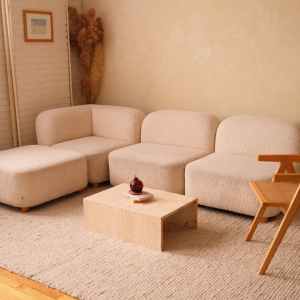 Salone italiano con arredamento moderno
